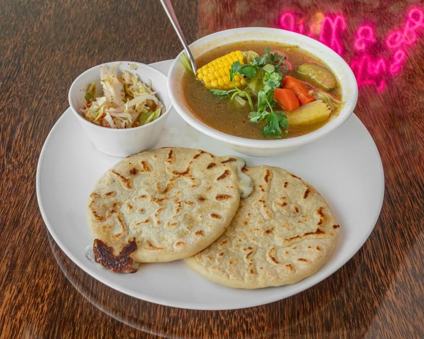 Combos (Chicken Soup): Combo with chicken soup.